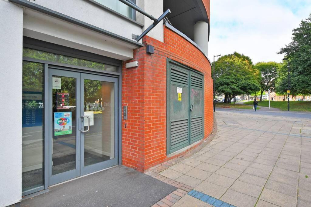 Modern, City Centre, Studio Apartment With Free Wifi, Gym Access, Netflix - West One Sheffield Luaran gambar